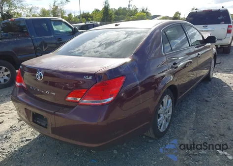 2010 Toyota Avalon z USA, uszkodzony, nr VIN 4TIBK3DB8AU363989